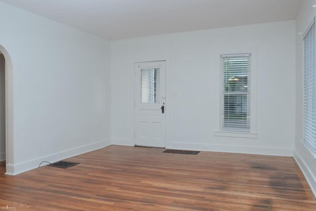 617 E Main Street, Owosso, MI 48867
