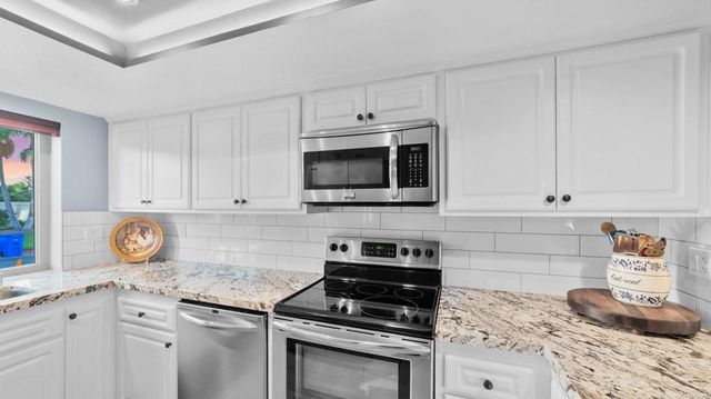 6854 MAPLE LEAF DR, Carlsbad, CA 92011