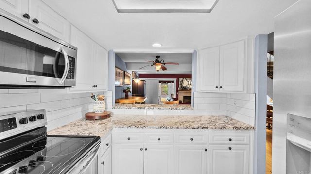 6854 MAPLE LEAF DR, Carlsbad, CA 92011
