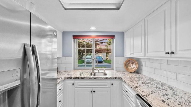6854 MAPLE LEAF DR, Carlsbad, CA 92011