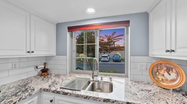 6854 MAPLE LEAF DR, Carlsbad, CA 92011