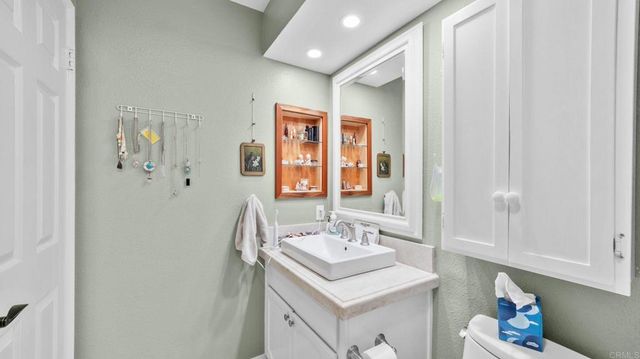 6854 MAPLE LEAF DR, Carlsbad, CA 92011
