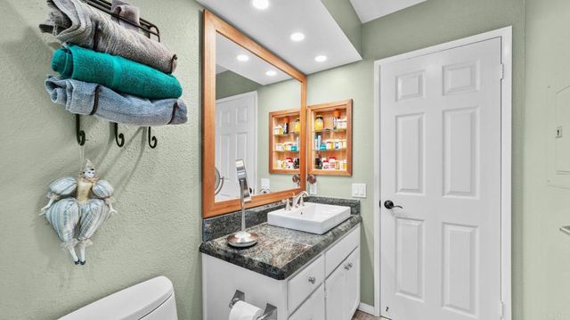 6854 MAPLE LEAF DR, Carlsbad, CA 92011