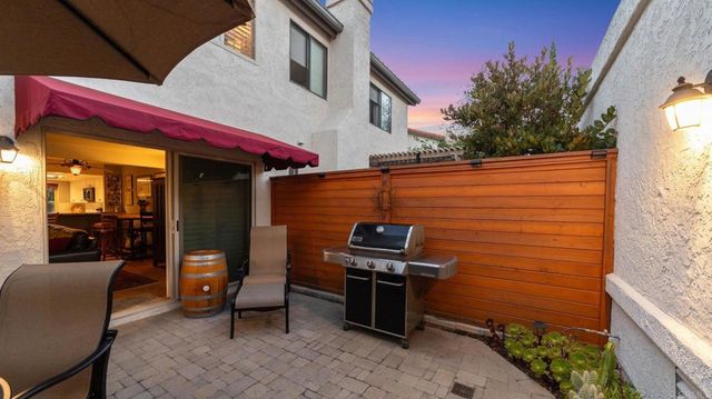6854 MAPLE LEAF DR, Carlsbad, CA 92011