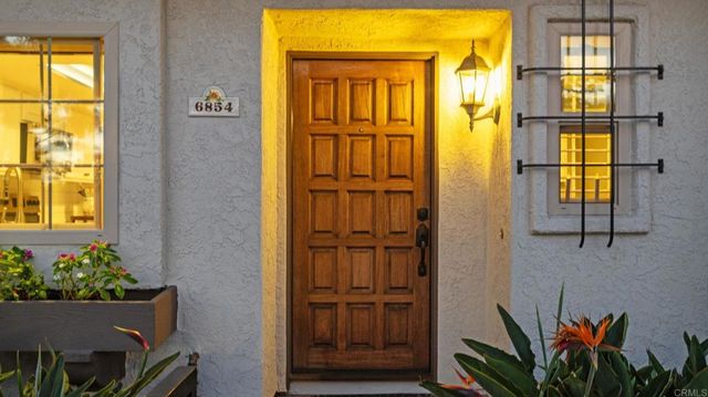 6854 MAPLE LEAF DR, Carlsbad, CA 92011