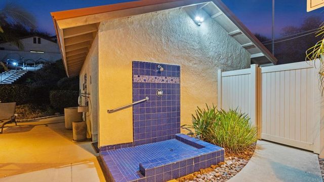 6854 MAPLE LEAF DR, Carlsbad, CA 92011