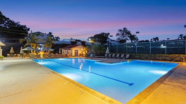 6854 MAPLE LEAF DR, Carlsbad, CA 92011