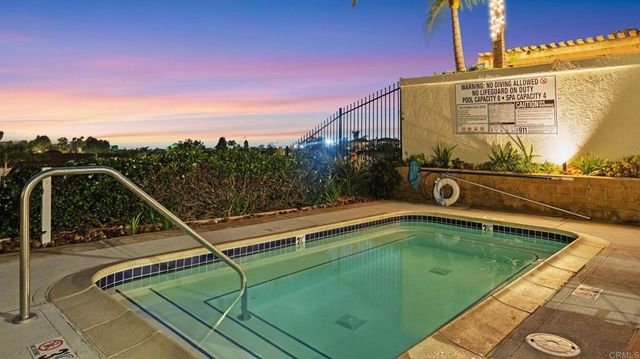 6854 MAPLE LEAF DR, Carlsbad, CA 92011