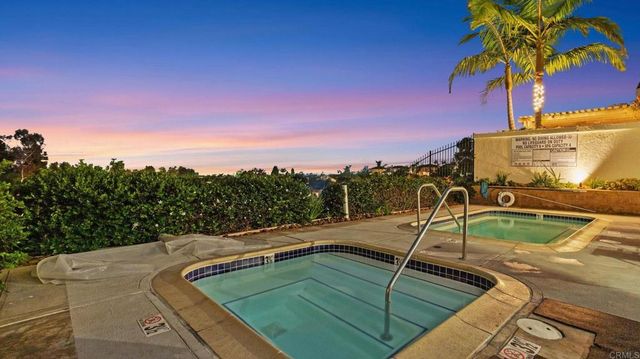 6854 MAPLE LEAF DR, Carlsbad, CA 92011