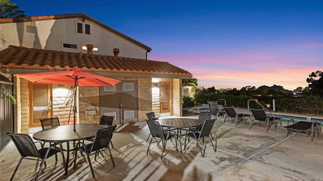 6854 MAPLE LEAF DR, Carlsbad, CA 92011