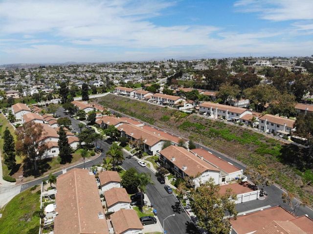 6854 MAPLE LEAF DR, Carlsbad, CA 92011