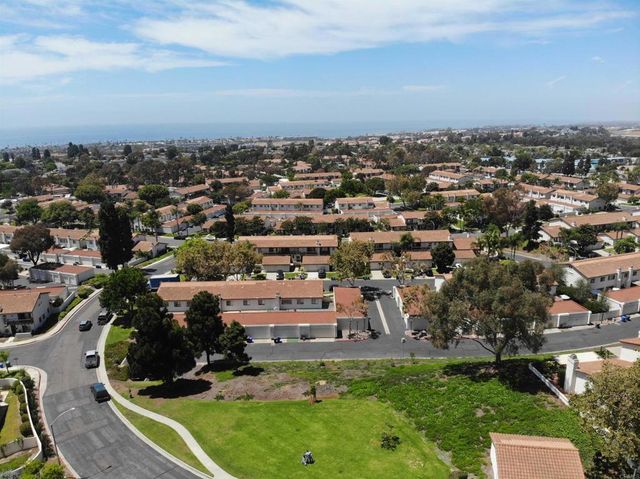 6854 MAPLE LEAF DR, Carlsbad, CA 92011