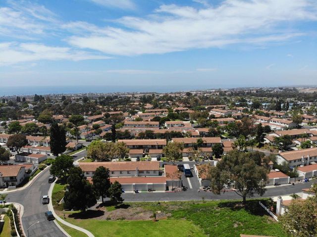 6854 MAPLE LEAF DR, Carlsbad, CA 92011