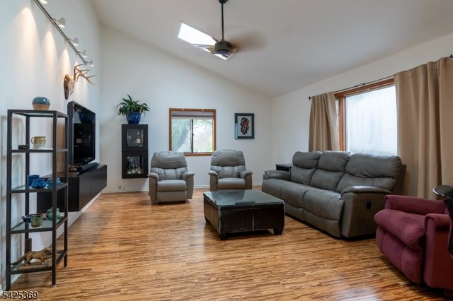11 Fox Run Road, Glen Gardner Boro, NJ 08826