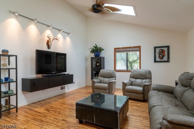 11 Fox Run Road, Glen Gardner Boro, NJ 08826