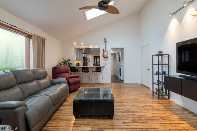 11 Fox Run Road, Glen Gardner Boro, NJ 08826