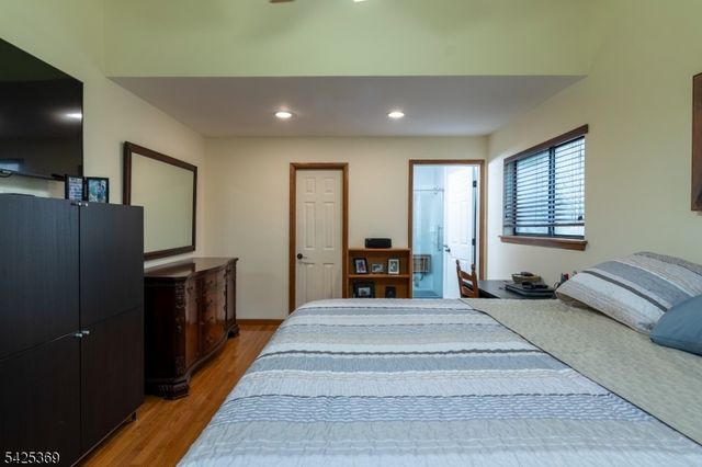 11 Fox Run Road, Glen Gardner Boro, NJ 08826