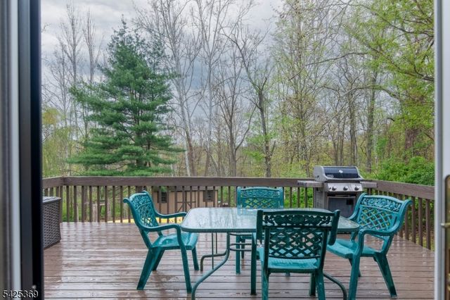 11 Fox Run Road, Glen Gardner Boro, NJ 08826