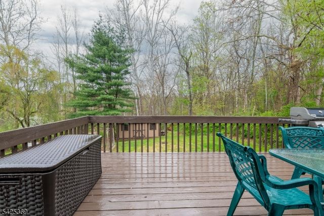 11 Fox Run Road, Glen Gardner Boro, NJ 08826