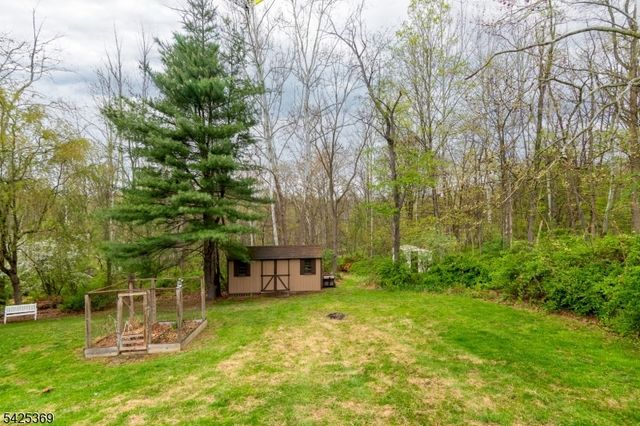 11 Fox Run Road, Glen Gardner Boro, NJ 08826