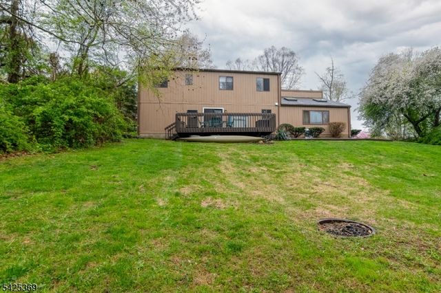 11 Fox Run Road, Glen Gardner Boro, NJ 08826