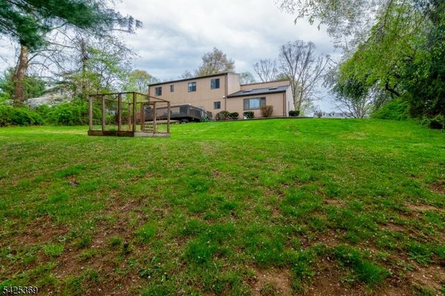 11 Fox Run Road, Glen Gardner Boro, NJ 08826