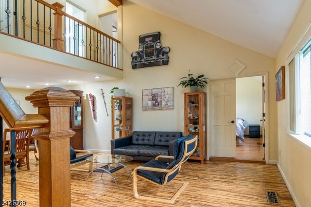 11 Fox Run Road, Glen Gardner Boro, NJ 08826
