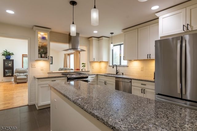 11 Fox Run Road, Glen Gardner Boro, NJ 08826
