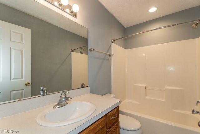 8697 Kingfisher Lane, Macedonia, OH 44056