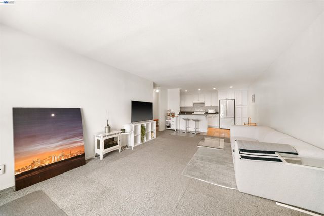 960 Shorepoint Court 214, Alameda, CA 94501