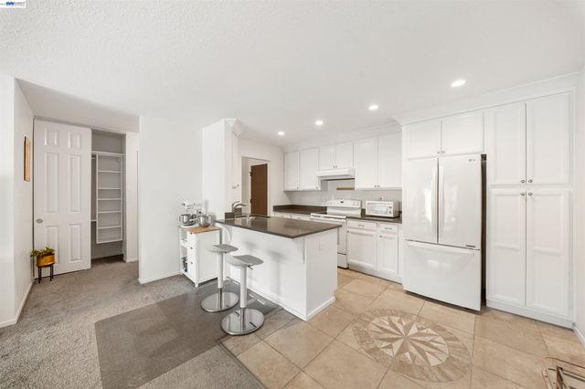 960 Shorepoint Court 214, Alameda, CA 94501