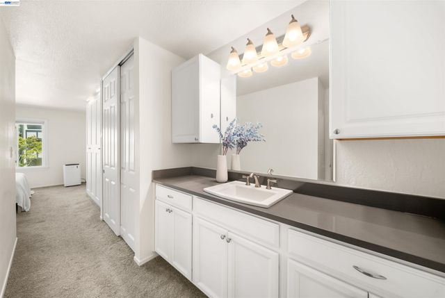 960 Shorepoint Court 214, Alameda, CA 94501