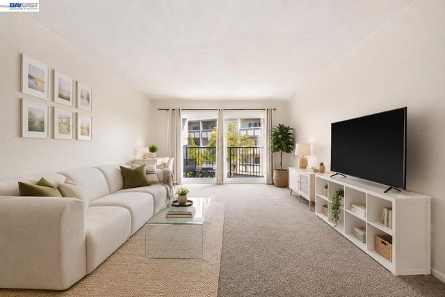 960 Shorepoint Court 214, Alameda, CA 94501