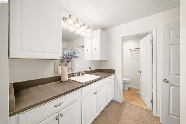 960 Shorepoint Court 214, Alameda, CA 94501