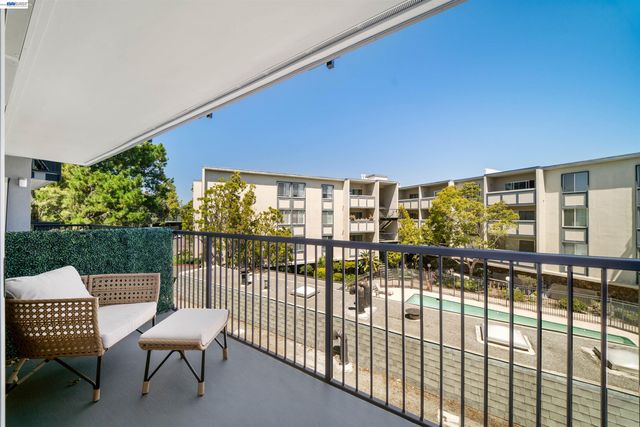 960 Shorepoint Court 214, Alameda, CA 94501