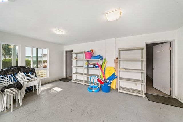 960 Shorepoint Court 214, Alameda, CA 94501