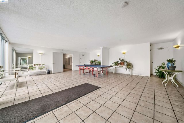 960 Shorepoint Court 214, Alameda, CA 94501