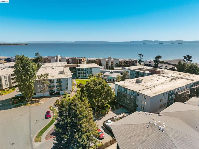 960 Shorepoint Court 214, Alameda, CA 94501