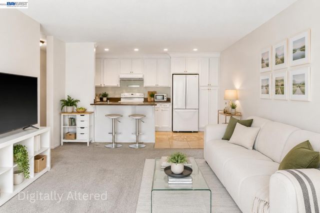 960 Shorepoint Court 214, Alameda, CA 94501