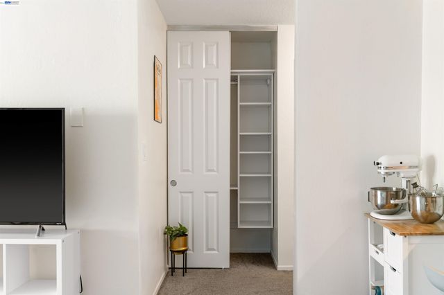 960 Shorepoint Court 214, Alameda, CA 94501
