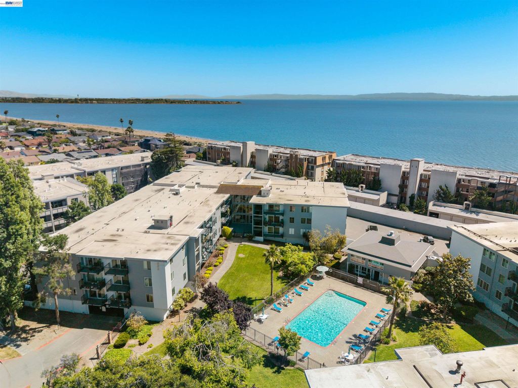 960 Shorepoint Court 214, Alameda, CA 94501