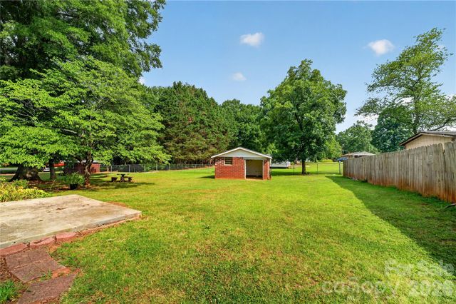 1717 Emmanuel Church Road, Conover, NC 28613