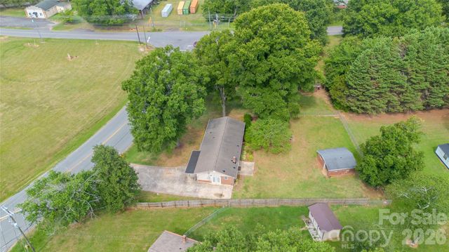 1717 Emmanuel Church Road, Conover, NC 28613