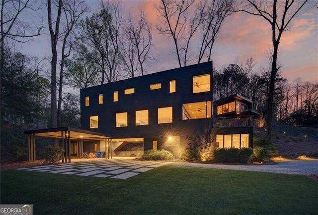 585 Mountain Way NE, Atlanta, GA 30342
