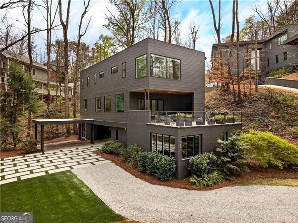 585 Mountain Way NE, Atlanta, GA 30342