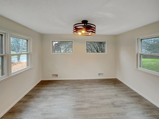 2022 English Street, Maplewood, MN 55109