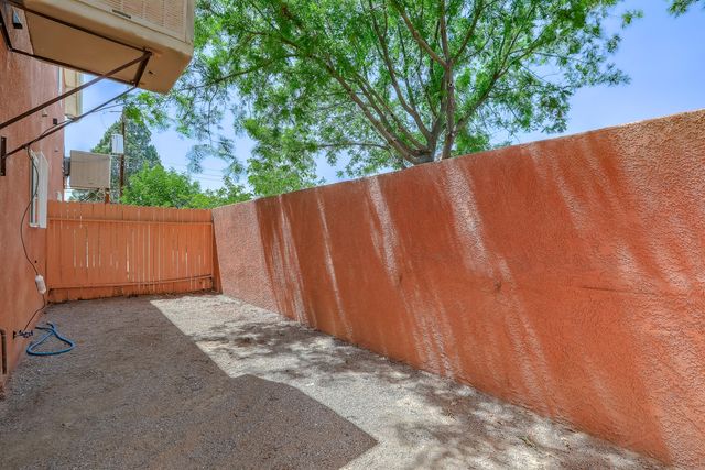 1909 Girard Boulevard NE, Albuquerque, NM 87106
