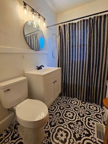 3836 8th Place, Des Moines, IA 50313