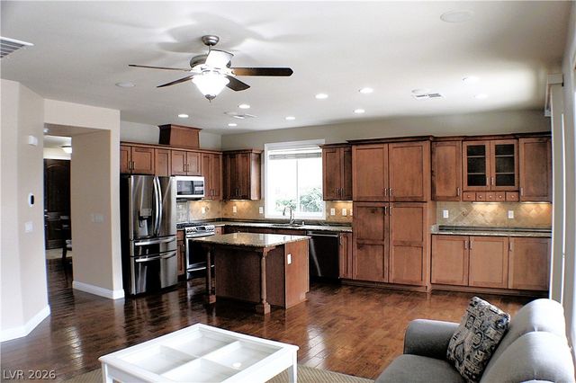 10241 Bristol Peak Avenue, Las Vegas, NV 89166