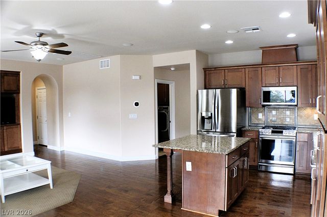 10241 Bristol Peak Avenue, Las Vegas, NV 89166